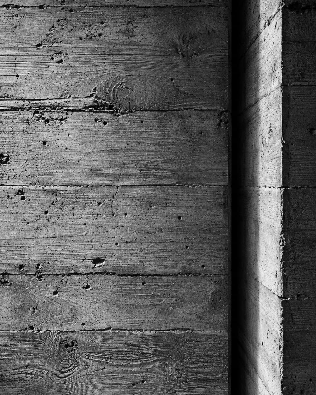Béton brut de coffrage planche